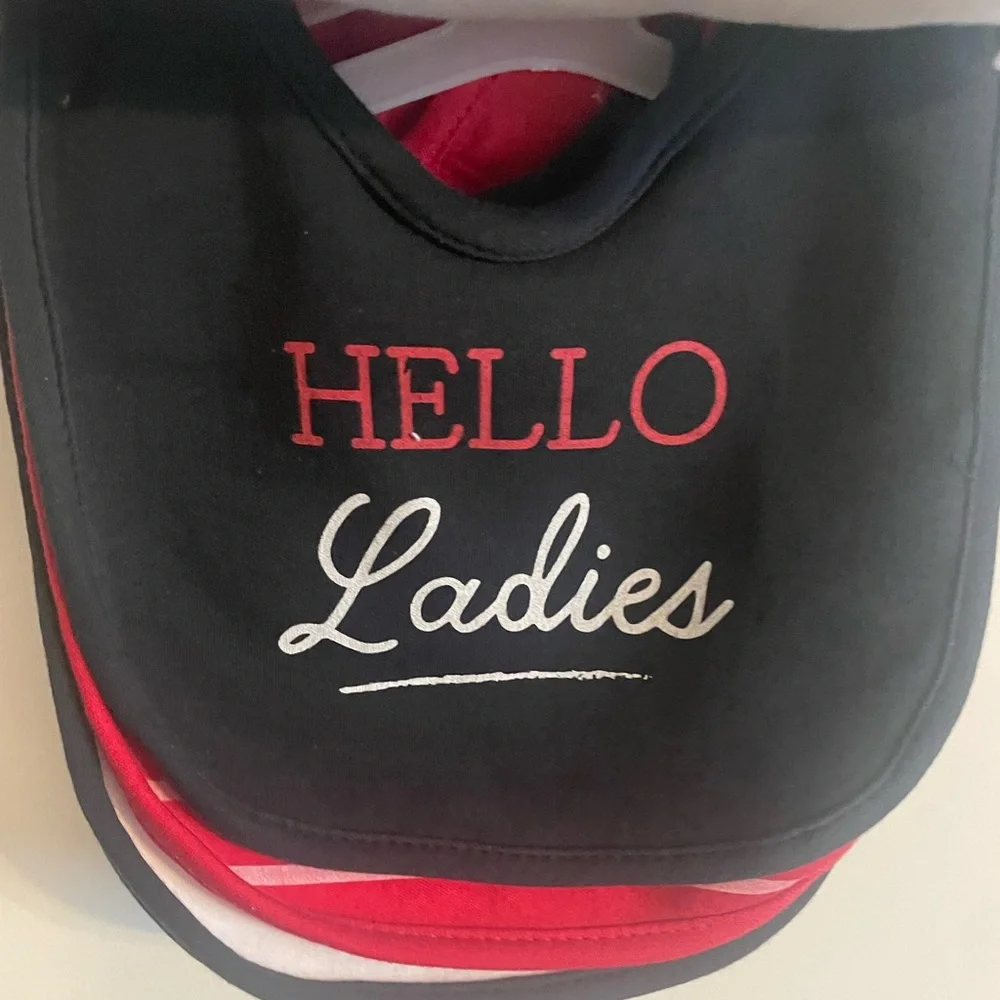 🦄NWT 5 pack Bibs